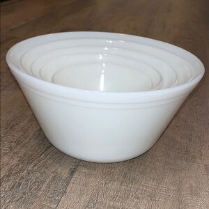 Federal Glass White Milk Glass Nesting Mixing Bowl Set